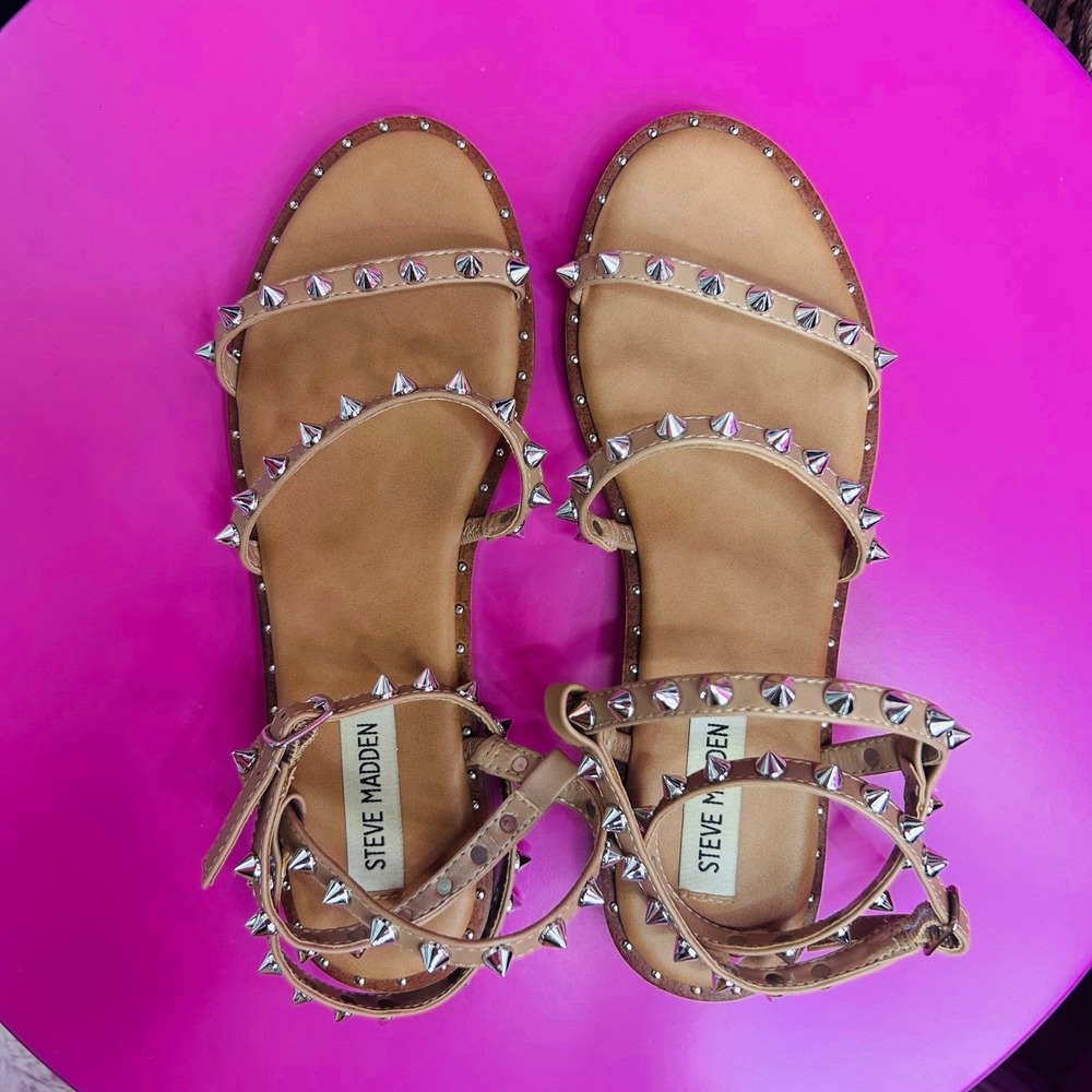 Steve Madden Women 7.5 Transport Sandals Tan Studded Ankle Strappy Gladiator EUC